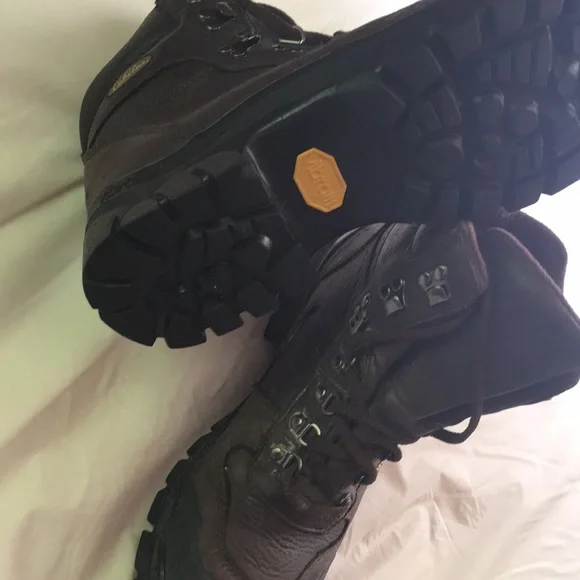 Cabelas boots - Picture 5 of 8